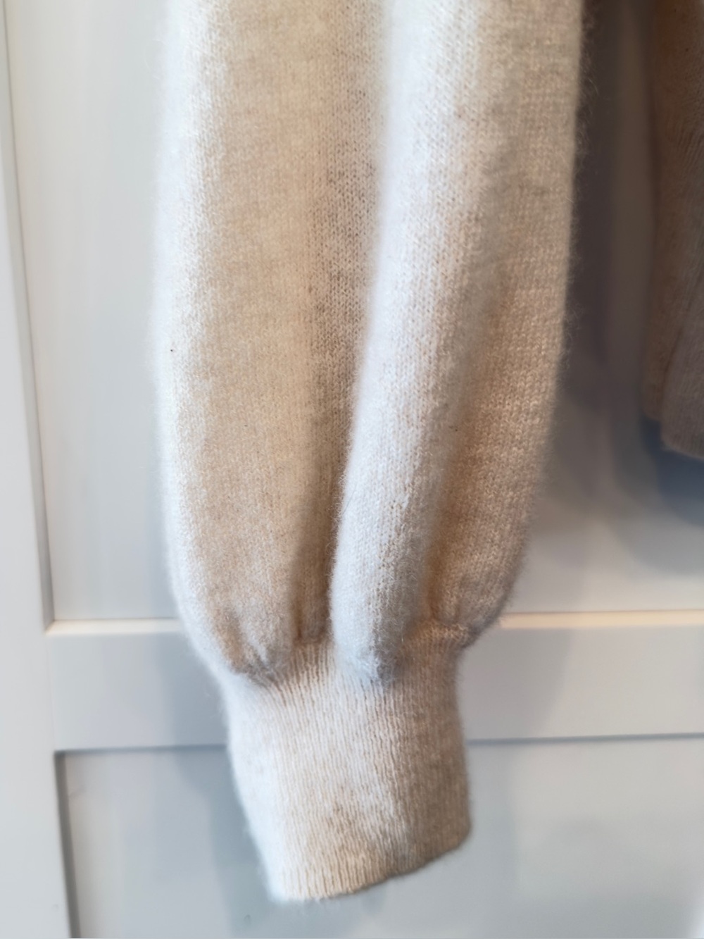 CRUSH 100% Cashmere Balloon Sleeve Neutral V-Neck Sweater Size M - Picture 5 of 11